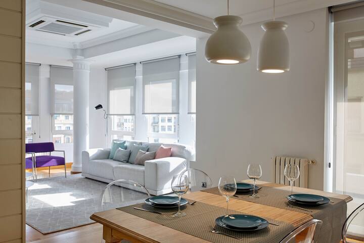 LUXURIOUS and ECLECTIC APARTMENT in Zurriola Beach