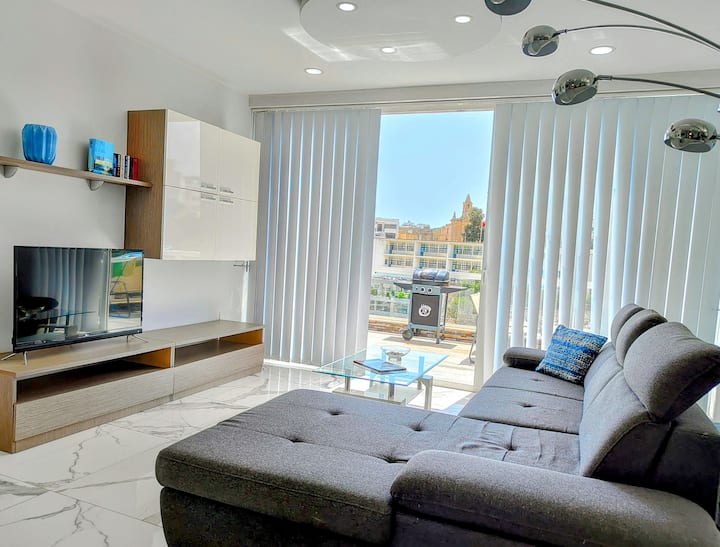 ליהנות מהנוף או להירגע ולצפות בטלוויזיה מספה סופר גדולה ונוחה