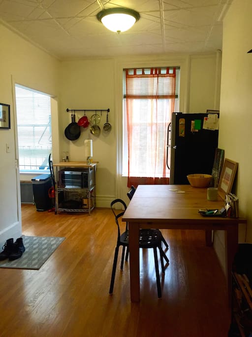 Dining room table for 4 (pull away from wall to seat 6)