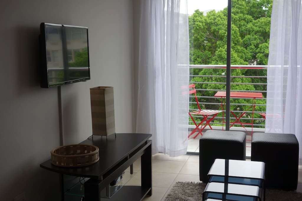 TV and cable TV in the lounge