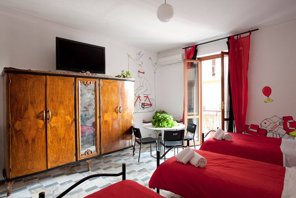 5 beds with balcony and private bathroom