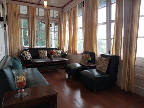 8 BHK Heritage Private cottage in Central Shimla