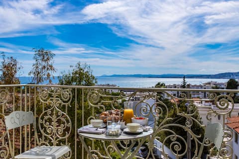 Top Airbnb: Wonderfull view and... French charm! à Mont Boron