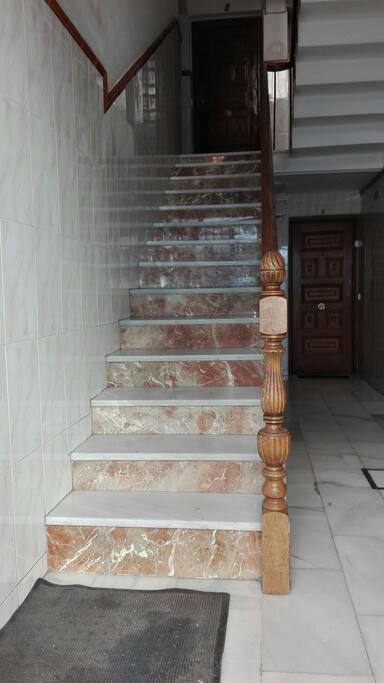 escalera de entrada