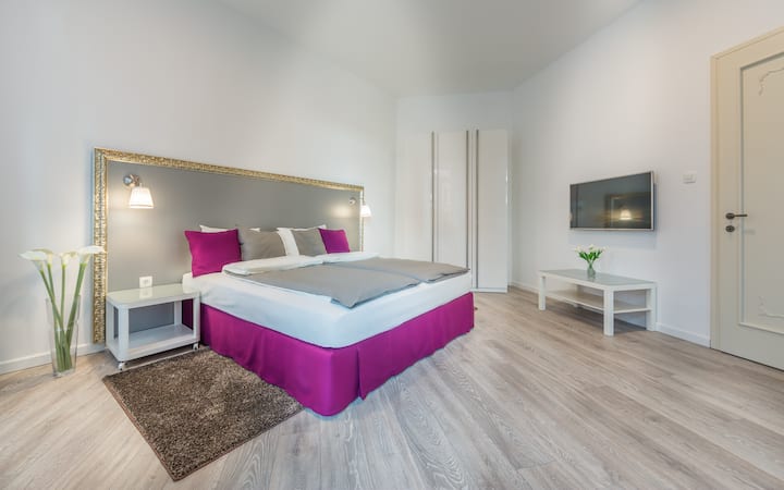 Bračna soba (širine 180 - 200 cm) s balkonom br.