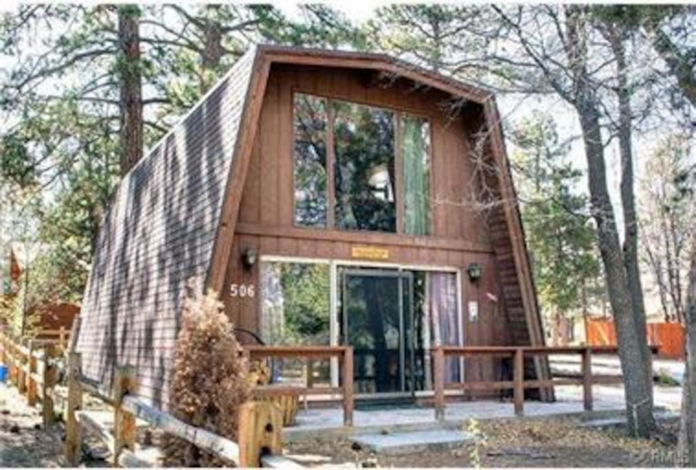 This is the cabin!!! But remember folks..this IS a cabin. We are located at the edge of the National Forest. As much as my housekeeping staff tries to keep it as immaculate as possible...there are probably an errant leaf or some snow tracked into the cabin. If you are looking for a 5-star or even 4-star Ritz-type Carlton stay...this is is not the right place for you. The cabin is clean, tidy but not spotless at all times. Remember we are "roughing it up here" and that is part of the cabin's rustic charm. So PLEASE..if you are fastidious about everything being perfect where you stay I want you to be happy and book somewhere else! I want easy-going flexible tenants. Thanks!!!!