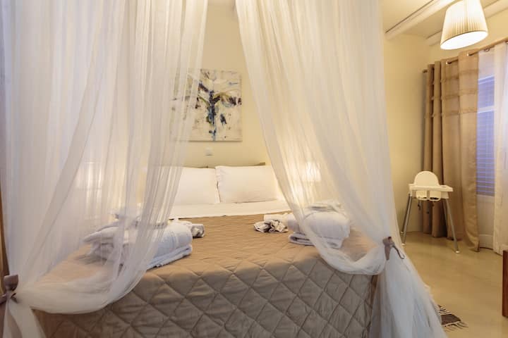 Paros Punda 2 villas, 10 guests
Villa Artemis: master bedroom