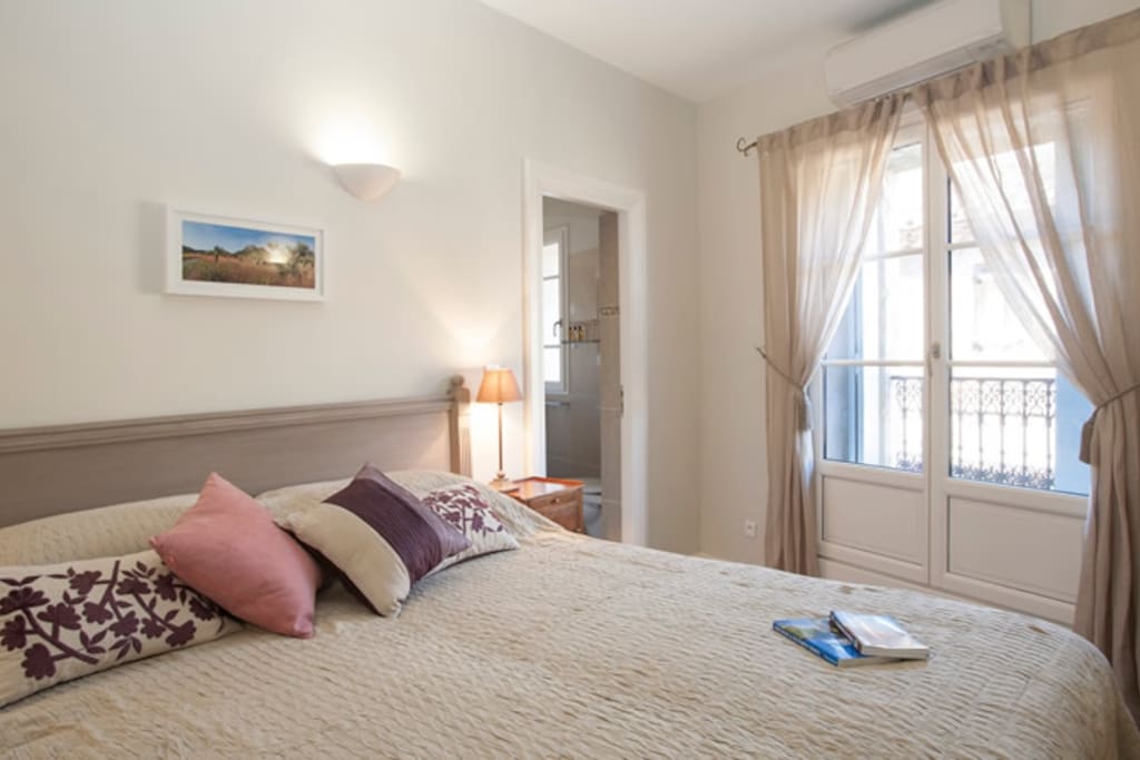 Alignan suite bedroom