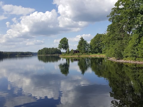Top Airbnb: Vikagården. Close to the lake with its own beach. Boat, canoe in Kristianstad