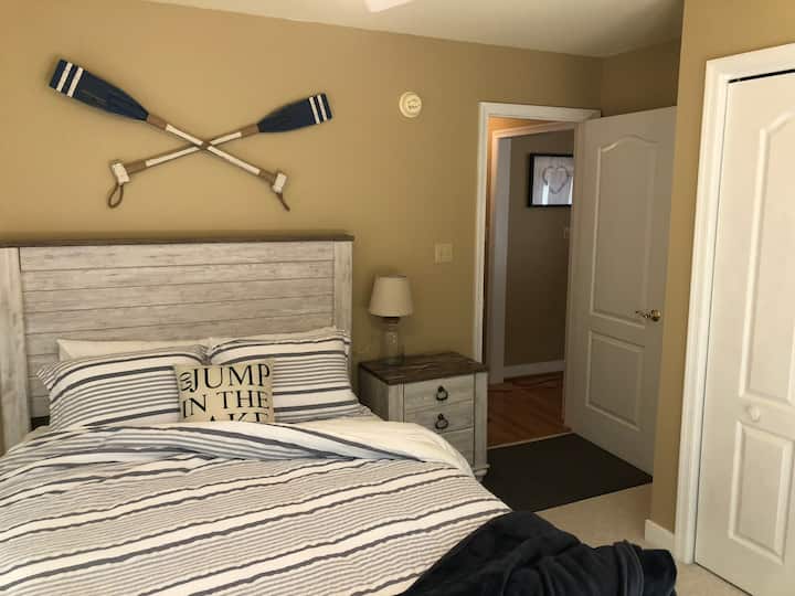 标准双人床卧室