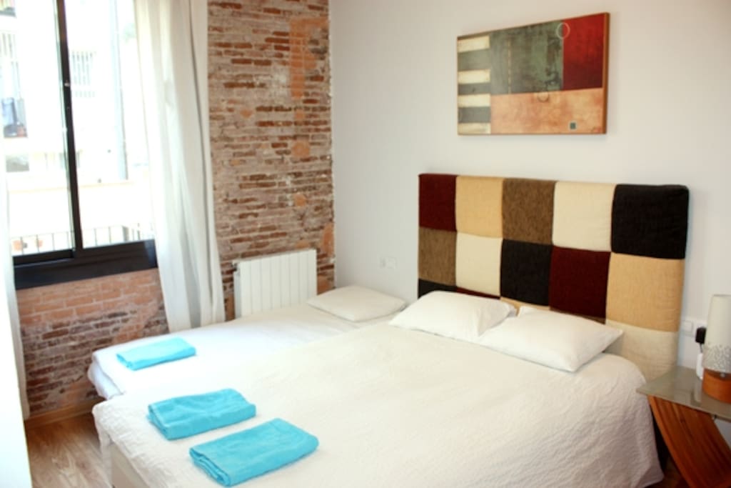 Main room with double bed and also we can add a single sofá bed as in the picture.