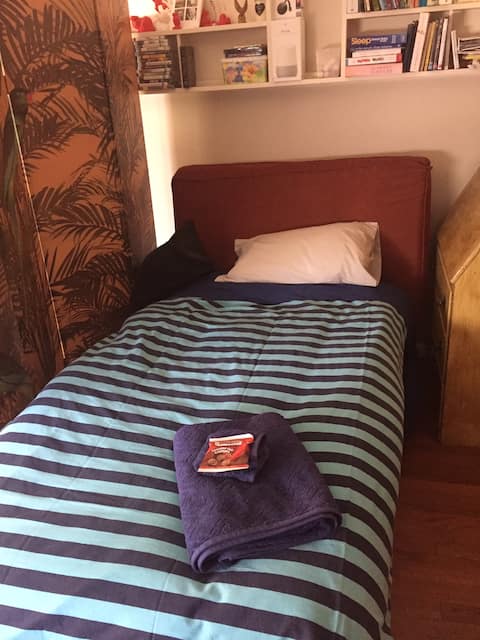 Successful Airbnb property: Entire bright and sunny 3 bedroom house in Downer! in Australian Capital Territory