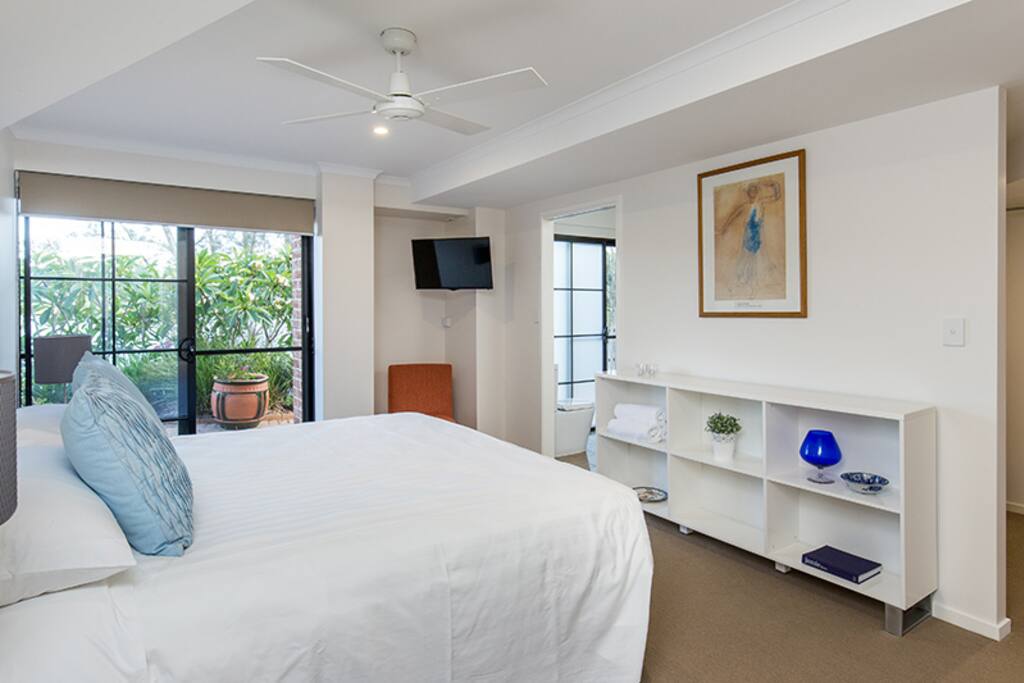 King bed with ensuite