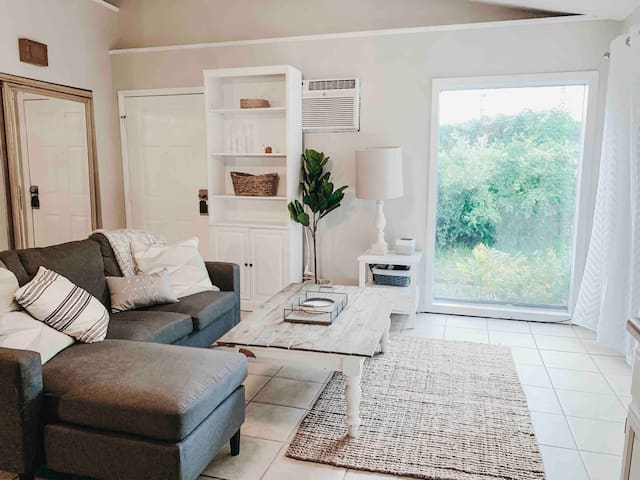 Studio for rent 1-3 months!! 1050 a month!