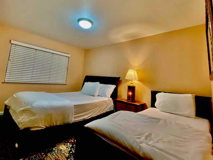 Krevet za jednu osobu i bračni krevet!