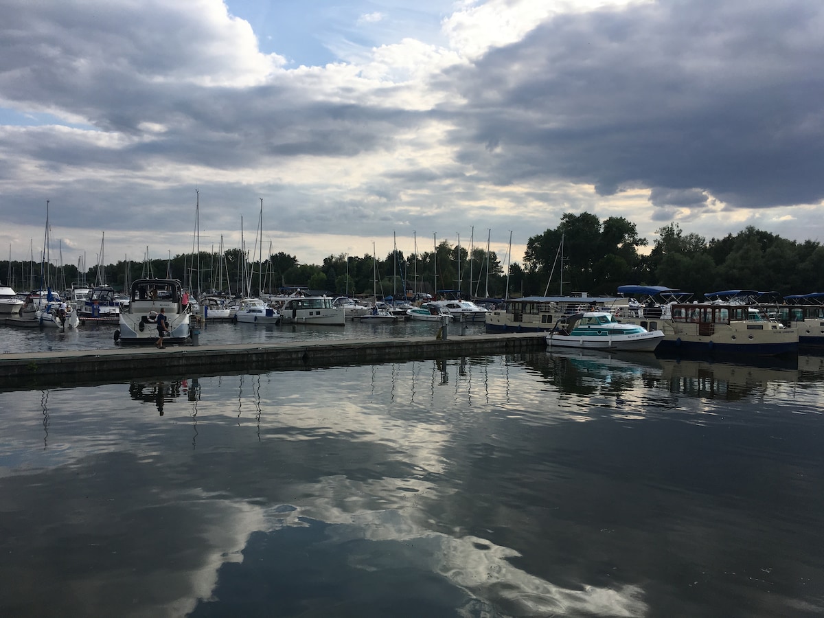 Popular Airbnb listing: Swallow's Nest - First row on the water in Rechlin