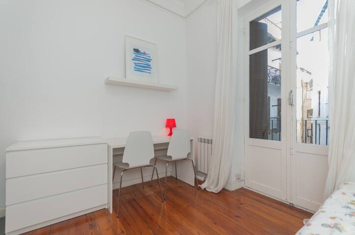 Amazing location “Peña y Goñi” family house – WIFI gallery image 3