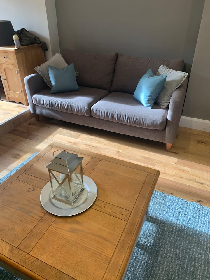Fully Renovated Studio Apt In Hale Village - Knutsford