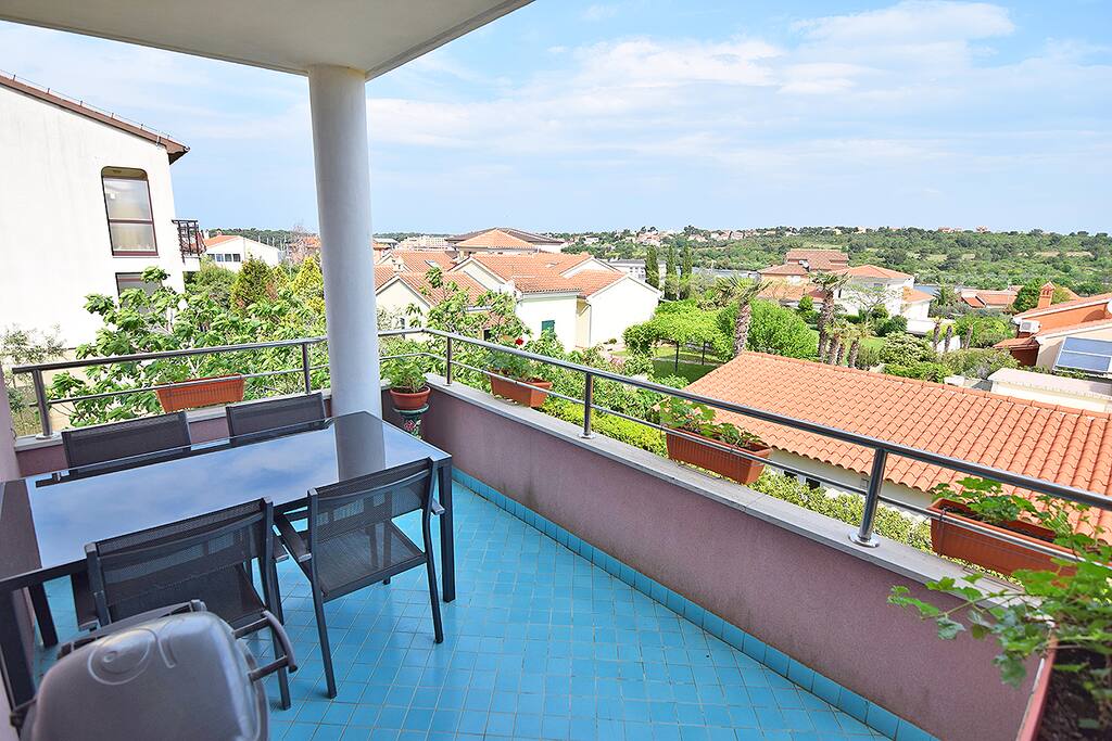 enjoy breakfast on balcony