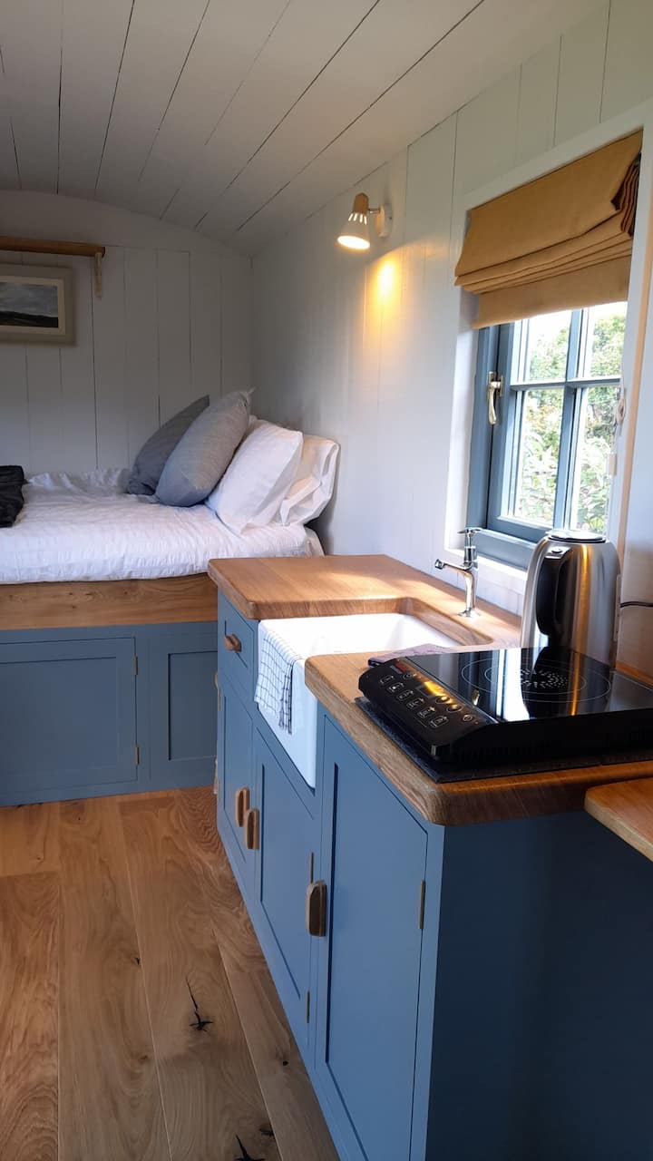 Shepherd's Hut overlooking the sea photo 5