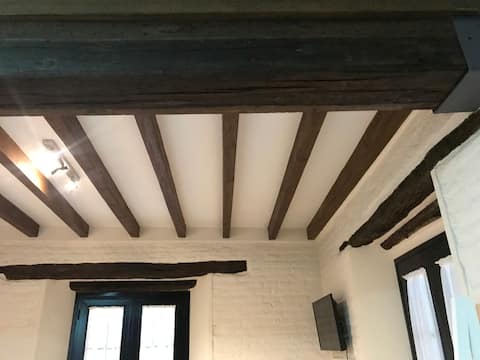 Popular Airbnb listing: Sleep in the middle of the cozy studio center in Soho