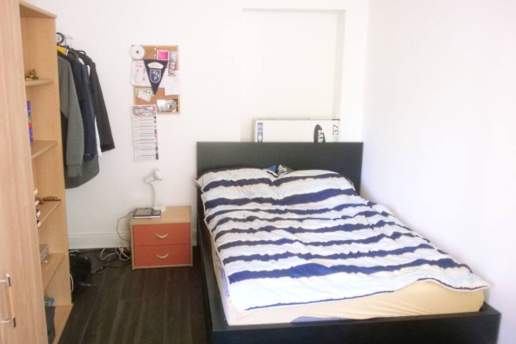 Schlafzimmer/ Bed room