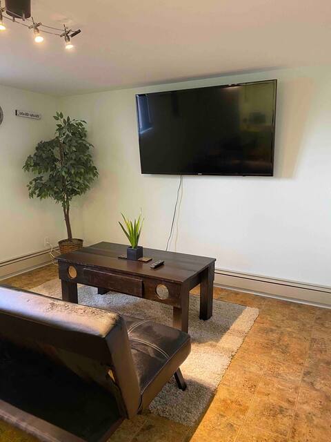 Immaculate 1-bedroom apartment with free wifi/TV
