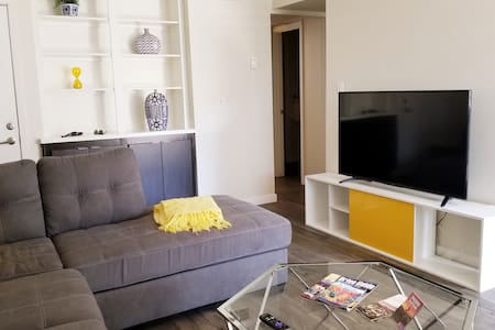 Walk Old Town Scottsdale! No car needed, King Bed!