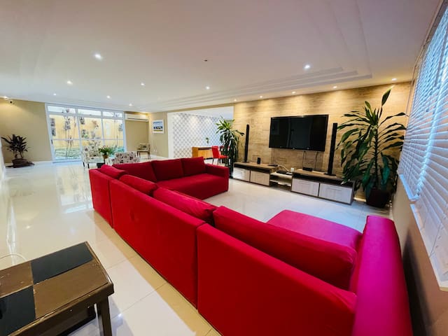 Mansão em Condomínio em frente à Praia ( Maramar )