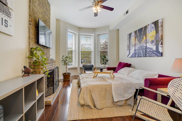 Pets OK | Walk Score 95 | Desk | 1,750ft² |W/D gallery image 2