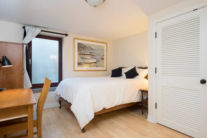 Guest suite in Seattle · ★4.85 · 2 bedrooms · 3 beds · 2.5 baths