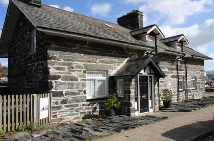 5 star ground floor apartment on the harbourside