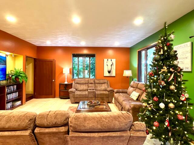 Ranch House Sleeps 8+ gallery image 5