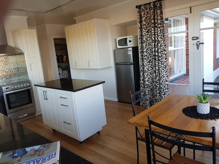 Handy Location 3brd home! Houses for Rent in Timaru, Canterbury