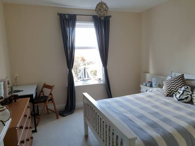 Large double room with ensuite - Burton on Trent