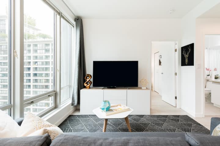 Amazing Vancouver Views from a Mid-Century Building