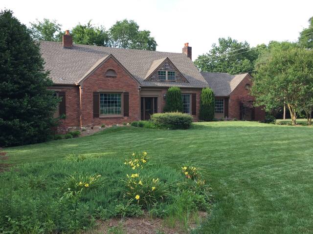 Close,private,pool,pets and kids! gallery image 3