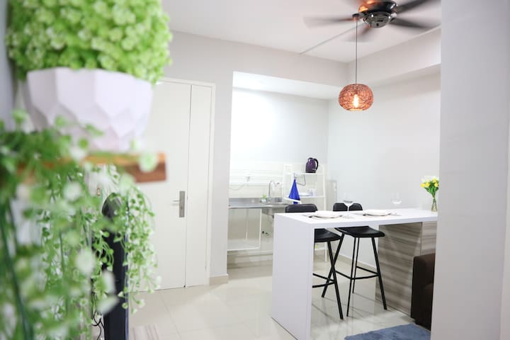 Ann's Riverfront Studio A88