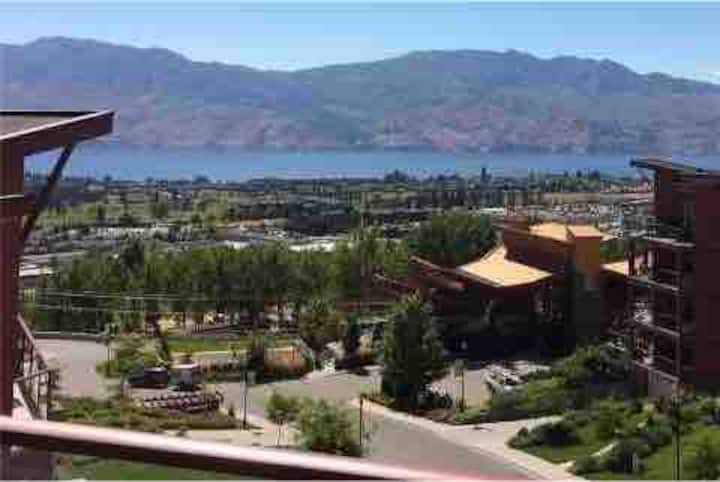 Chic 2 Bedroom Condo in Wine Country
