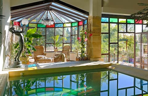 Mas provençal old sheepfold with two swimming pools