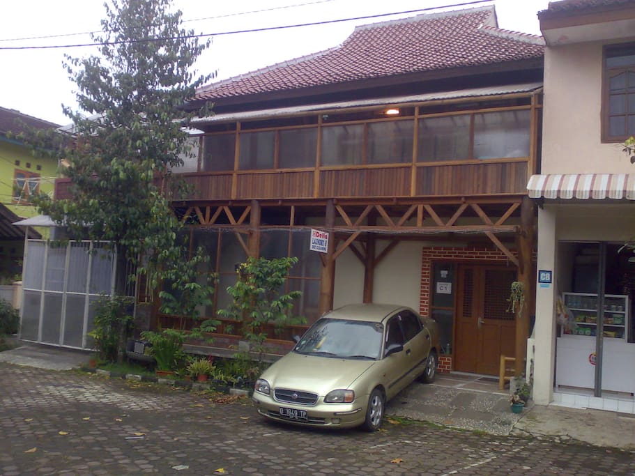 Disewakan Rumah Kayu di Lantai 2 Houses for Rent in Disewakan Rumah Kayu di Lantai 2 Houses for Rent in