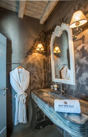 DeLuxe Villa with Sea View and Swimming Pool gallery image 2