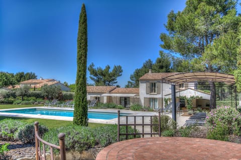 Superb Air Conditioning Villa, Pool Heated at Eyga