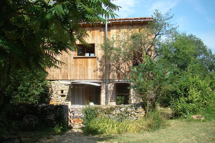 SMALL HOUSE IN THE HEART OF NATURE