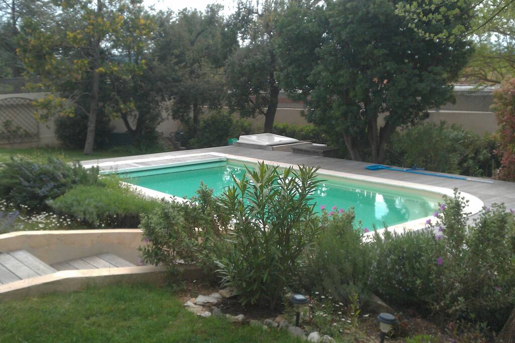 Piscine 9x4m, profondeur 1,5m