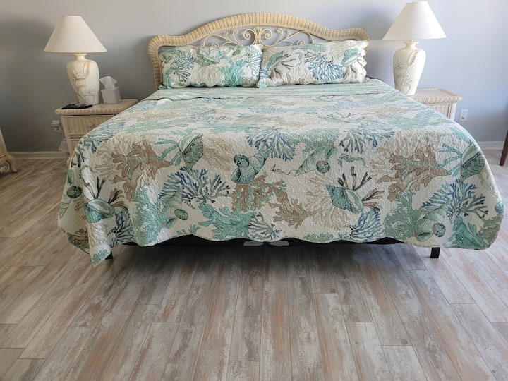 King bed in large primary bedroom
Walk in closet; TV; dresser
Full bath en-suite