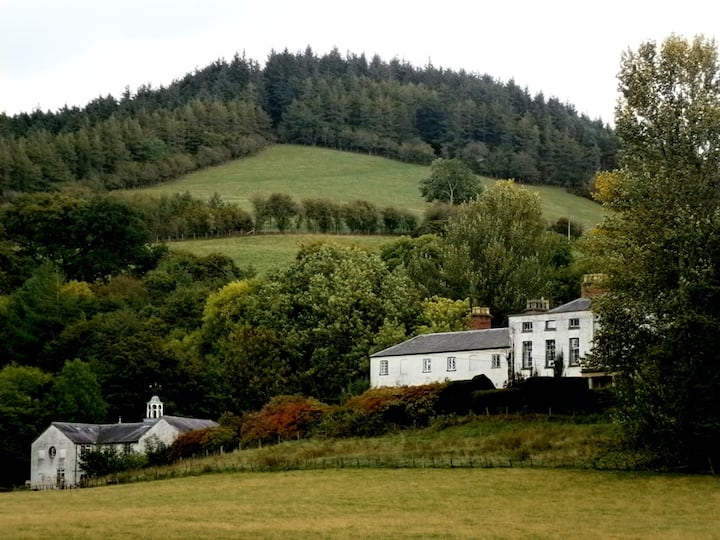 Penylan farmhouse Mid Wales for up to 12 in 6 beds Houses for Rent in