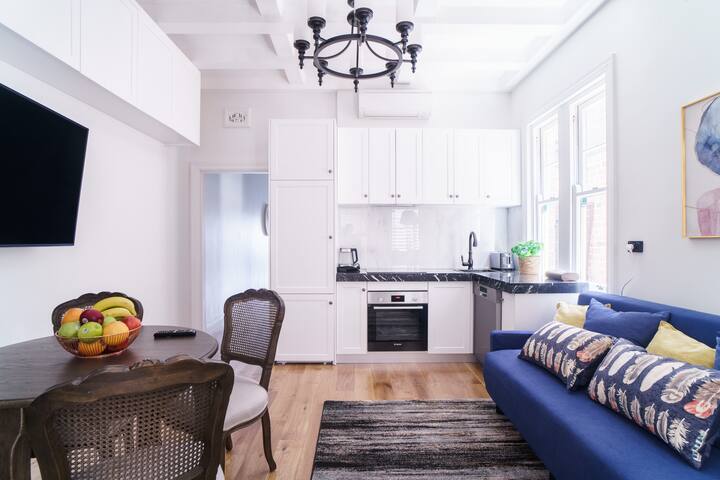 Water Front 6 Bedroom Cosy 2 Units The Rocks #1-2 gallery image 3