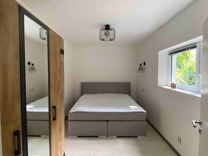 Schlafzimmer 1