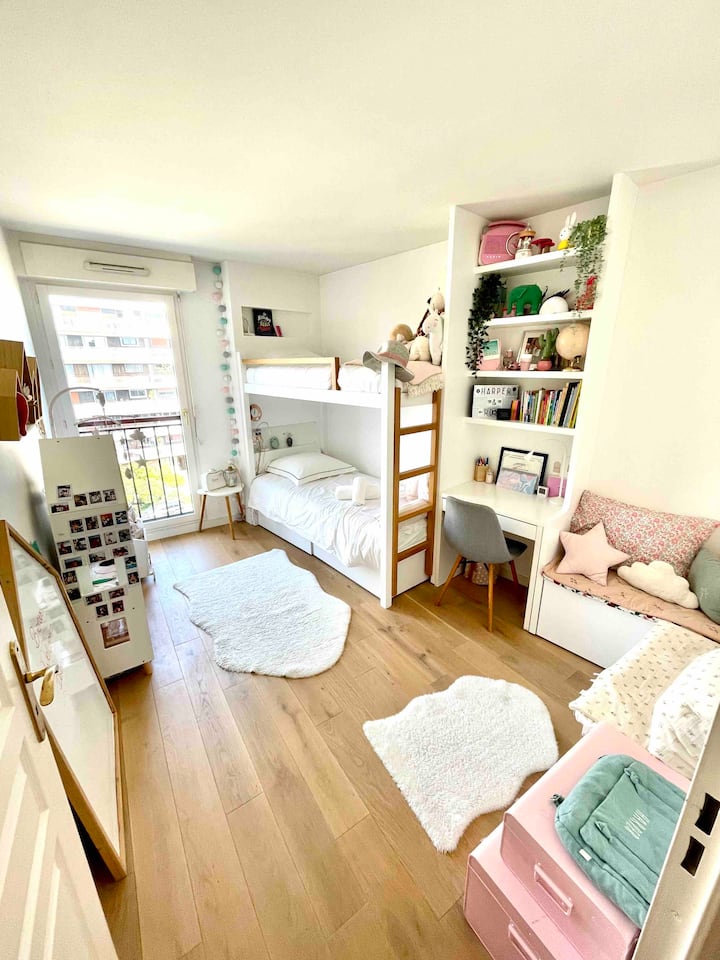 Детска стая с двуетажно легло